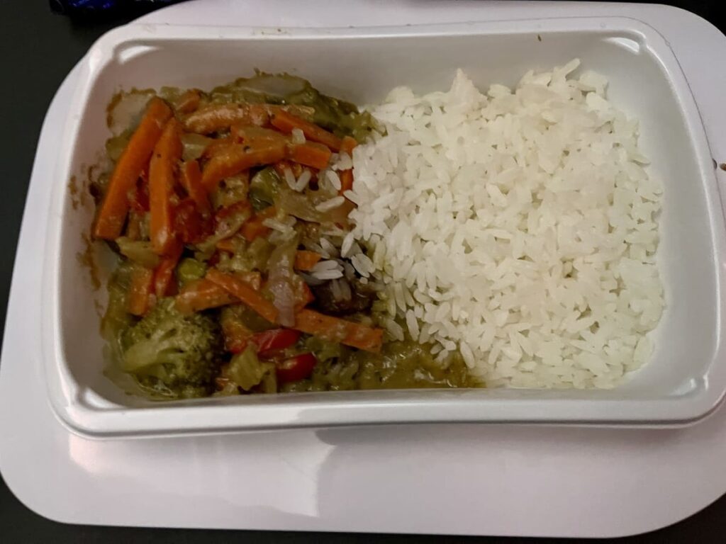 カンタス航空　機内食　グリーンカレー　ベジタリアン